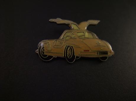 Mercedes Benz 300 SL met vleugeldeuren geel